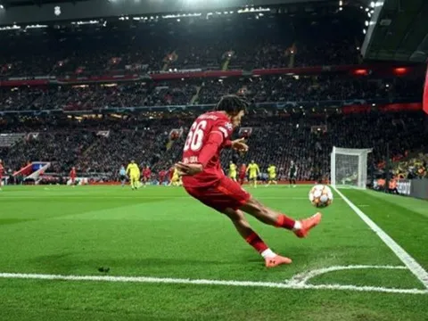 Màn trình diễn hoàn mỹ của đội trưởng tương lai Liverpool