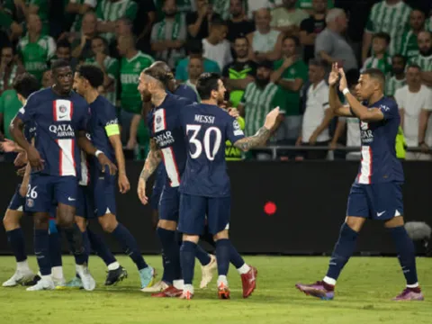 Mbappe tìm Messi ngay sau khi lập chiến công