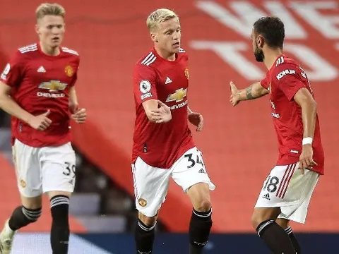 "Man United không có chiến lược, tại sao lại mua De Beek và Sancho?"