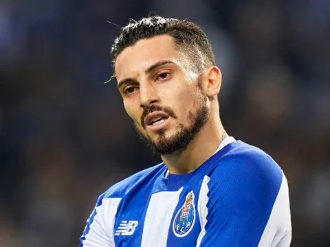 Man United "làm trò hề", Porto tức giận chốt tương lai Alex Telles gây sốc