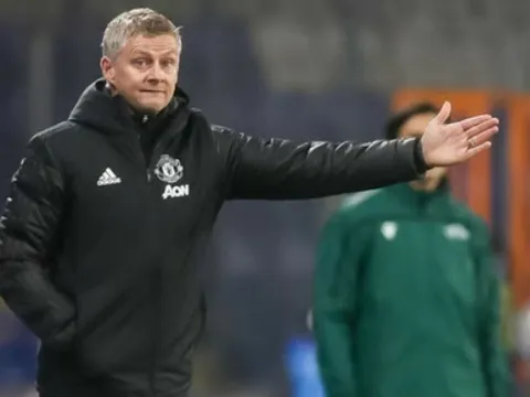 "Man United muốn vô địch thì phải loại bỏ hai tiền vệ đó"