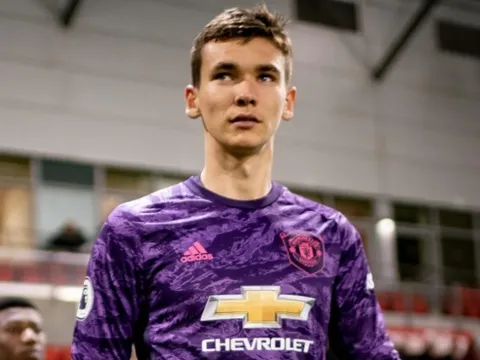 Man Utd chia tay thủ thành 22 tuổi