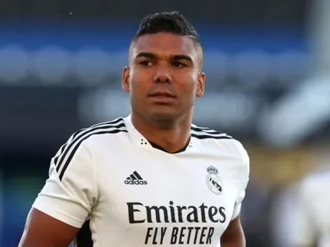 Man Utd chốt số áo huyền thoại cho Casemiro