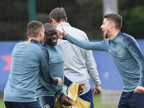 Man Utd có động thái cực sốc, muốn cuỗm "người bảo hộ" hàng thủ Chelsea