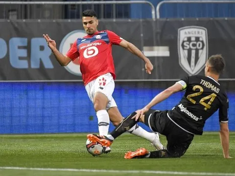 Zeki Celik có gì để 'tam đại gia' Premier League thèm khát?