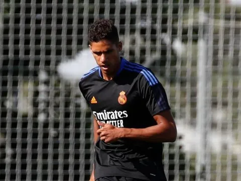 Man Utd đã thực hiện một bản hợp đồng chất lượng không kém Sancho, Varane