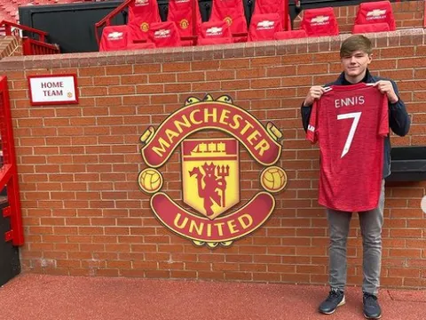 Man Utd đón tân binh 16 tuổi từ Liverpool