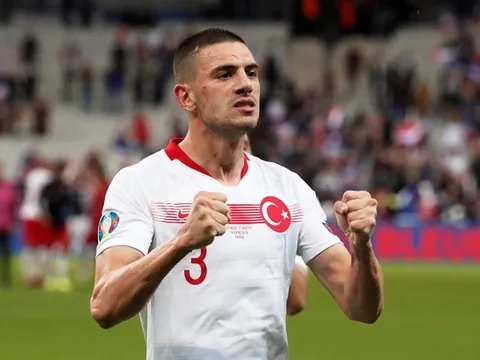 Fan Man Utd phát cuồng: 'Cậu ta giống Vidic, hay hơn De Ligt. Một con quái thú'