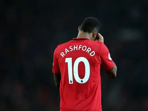 Man Utd 'nát tươm' trước thềm derby nước Anh: Gánh nặng trên vai 'Cậu bé vàng'