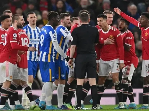 Man Utd nhận án phạt từ FA
