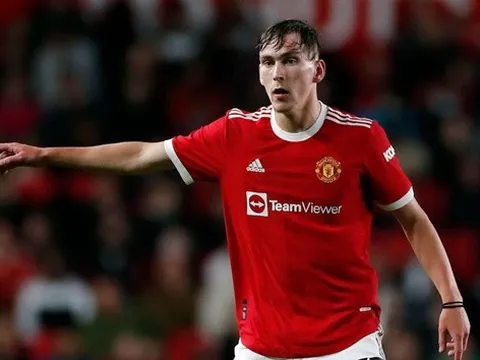 Man Utd ra quyết định sốc với sao trẻ