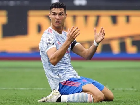 Man Utd thắng nghẹt thở, Solskjaer nổi đóa vì Ronaldo