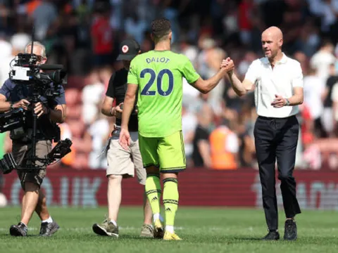 Man Utd thắng nhọc ngày Ten Hag đi tìm bản ngã