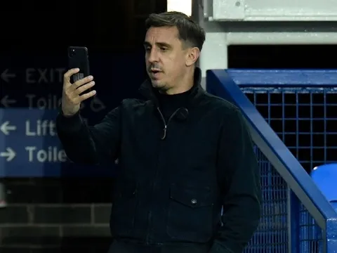 Man Utd thua thảm, Gary Neville vẫn vui vẻ cà khịa Liverpool