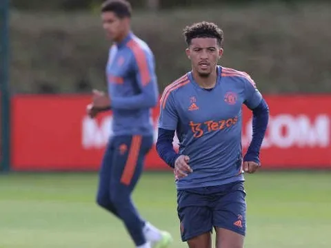 Trụ cột trở lại tập luyện, Man Utd chuẩn bị đại chiến Man City