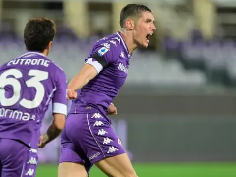 Man Utd: Từ bỏ "kẻ bị hét giá" để theo đuổi Vidic 2.0?