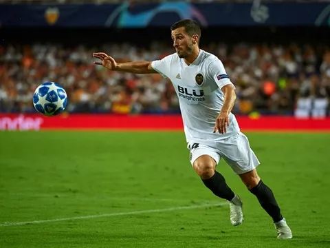 Thay Shaw, Man Utd duyệt 100 triệu ký gấp 'máy chạy' La Liga