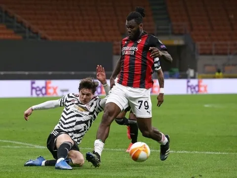 CĐV Man Utd: 'Họ gọi cậu ấy là Maldini Thụy Điển, tôi nghe nhiều rồi'