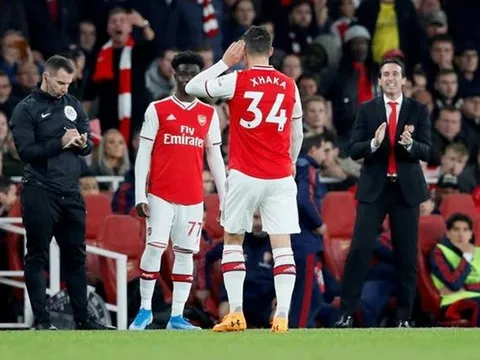 'CĐV Arsenal sai, nhưng không ai phản ứng như Xhaka cả'