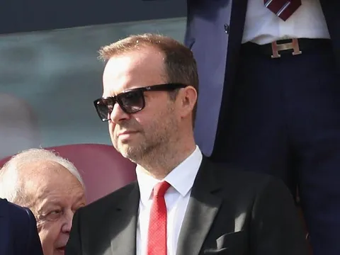 Man Utd cạnh tranh 2 'gã khổng lồ', đến sân xem giò 'báu vật' xứ Thổ