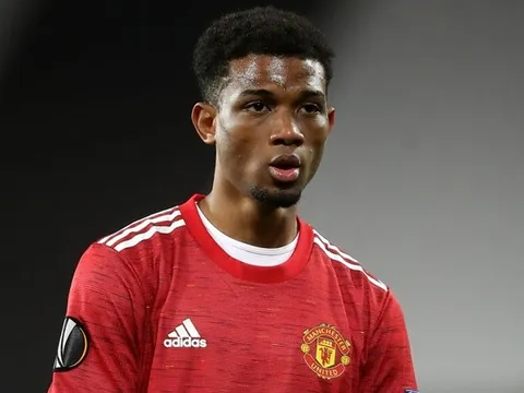 Sao Granada thi đấu thiếu fair-play, ngọc quý Man Utd khó chịu ra mặt