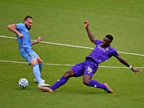 'Khát' tiền đạo, Man Utd tính gây sốc với đồng đội của Luis Nani