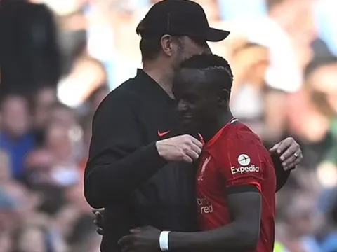 "M.U nên học Liverpool cách buông cầu thủ đúng lúc"