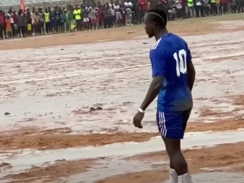 Mane lại có thêm khoảnh khắc ghi điểm với NHM