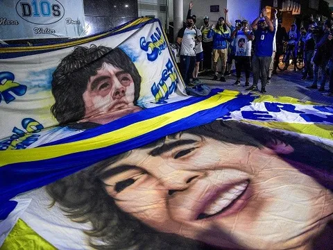 Maradona phẫu thuật thành công, fan ăn mừng như vô địch
