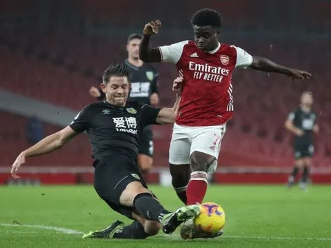 Mark Lawrenson chỉ ra lý do Arsenal không thể thắng Burnley