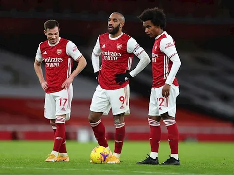 Martin Keown chỉ ra 2 cầu thủ chơi kém nhất Arsenal trận hòa Slavia Prague