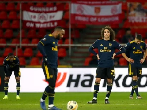 Arsenal bạc nhược, huyền thoại gay gắt: 'Cậu ta cực kỳ may mắn'