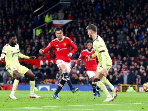 Martinelli không thể tin được khi gặp Ronaldo