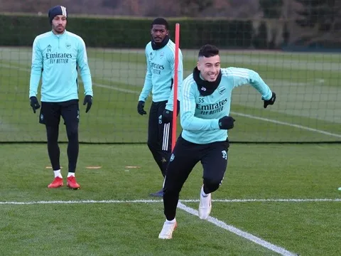 Chelsea theo sát trụ cột của Arsenal