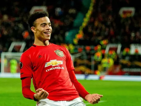 Phản ứng từ Man Utd khi thần đồng nhận đề nghị siêu khủng
