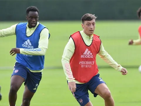 Mất chỗ đứng ở Arsenal, Mesut Ozil để lộ hình ảnh không thể ngờ