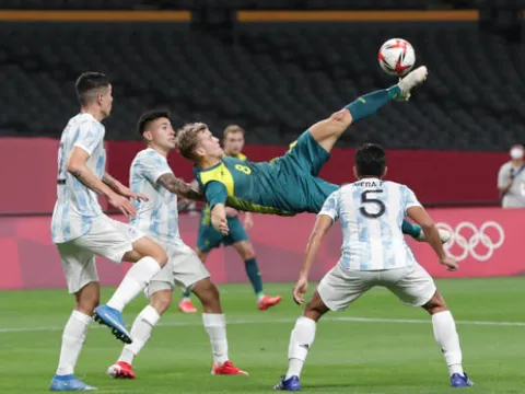 Mất người chóng vánh, Argentina thua sốc Australia