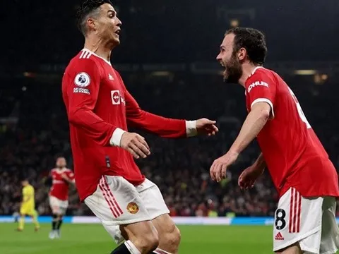 Mata khiến Roy Keane xấu hổ với lời công kích