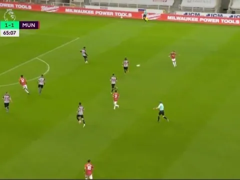 Mata quá đẳng cấp, tung đường chuyền "200 IQ" loại bỏ toàn bộ hàng thủ Newcastle