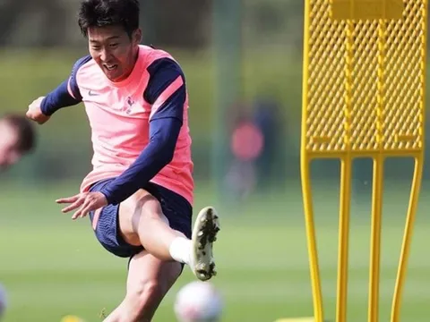 Học trò mới làm các đồng đội Tottenham phải ngoái nhìn, Mourinho vẫn đăm chiêu