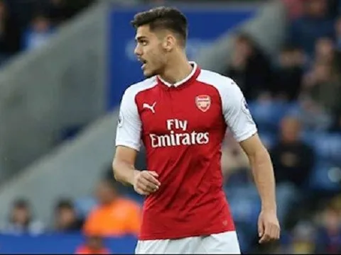 CHÍNH THỨC! Cầu thủ đầu tiên rời Arsenal trong mùa Hè