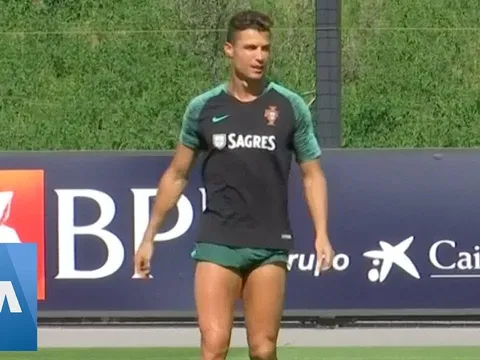 SỐC: Đồng đội tố Ronaldo giả chấn thương để che giấu phong độ kém ấn tượng