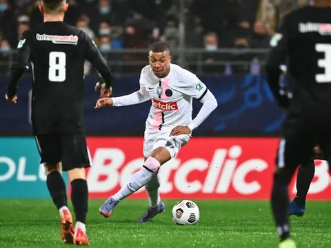 Mbappe lập hat-trick trong 18 phút