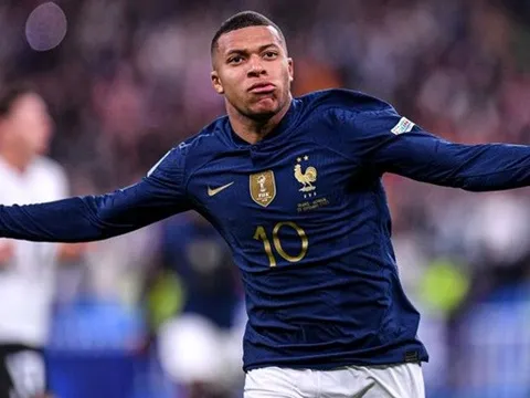 Mbappe phản ứng khi lập siêu phẩm solo