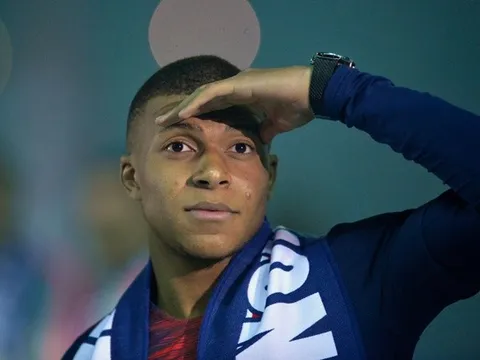 Mbappe tạo động thái chào mừng Benzema trở lại tuyển Pháp