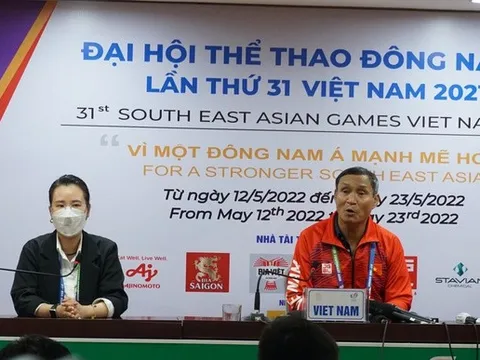 HLV Mai Đức Chung nói gì khi tuyển nữ Việt Nam ngược dòng thắng Philippines?