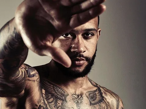 Memphis Depay siêu ngầu trên tạp chí, nhắc đến ông chủ M.U trong bản rap mới