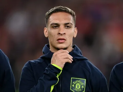 Merson nêu tên cầu thủ có thể khiến Antony phải dự bị
