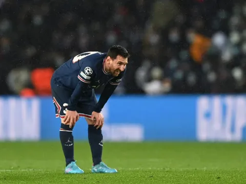 Messi sa lầy, hứng thêm gạch đá khi PSG thua sốc