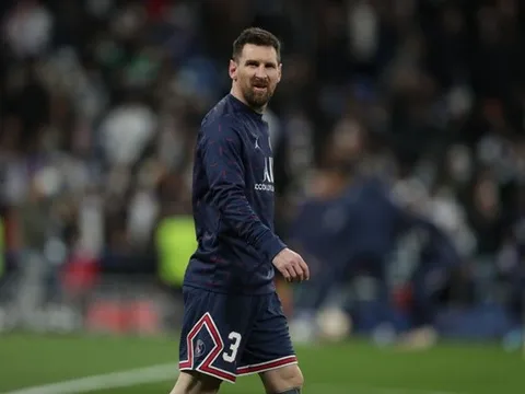 Messi bị la ó, Ronaldinho chia sẻ lời thật lòng